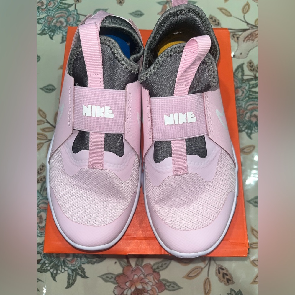 Nike Flex Runner 2 Kids Running Slip-on Shoes Pink White NIB size 2Y  DJ6038-600